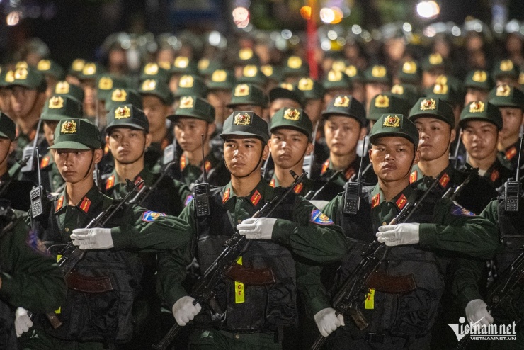 Công an Hà Nội tổng duyệt &#39;Ngày hội vì Thủ đô bình yên&#39; lúc tờ mờ sáng - 4