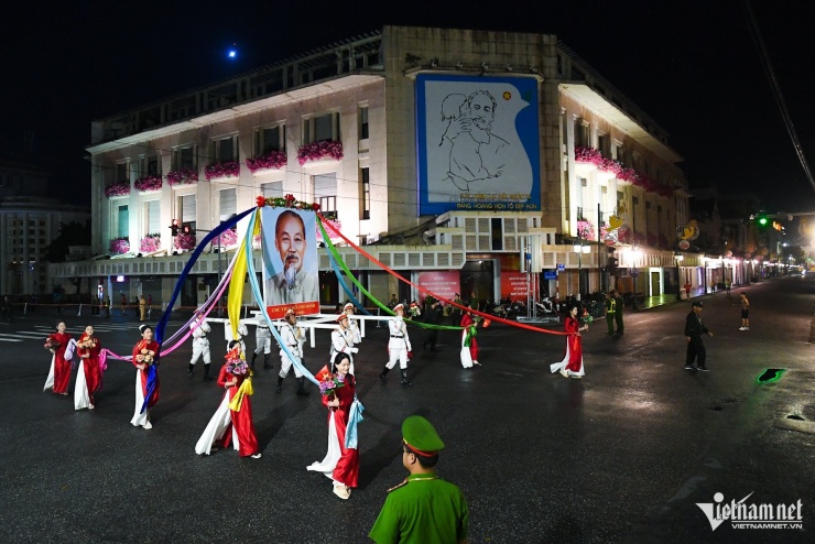 Công an Hà Nội tổng duyệt &#39;Ngày hội vì Thủ đô bình yên&#39; lúc tờ mờ sáng - 1