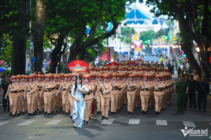 Công an Hà Nội tổng duyệt &#39;Ngày hội vì Thủ đô bình yên&#39; lúc tờ mờ sáng - 9