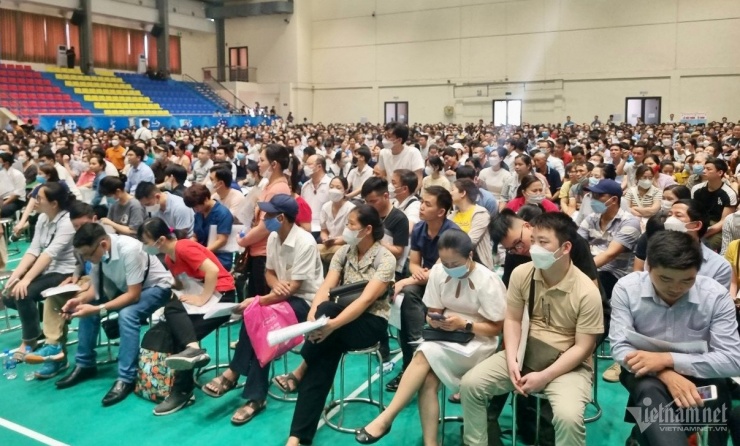 Năm 2023, 1.300 khách hàng tham gia bốc thăm chọn 149 suất mua nhà tại dự án nhà ở xã hội ở Hà Nội. Ảnh: Hồng Khanh