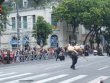 Nữ CSGT thể hiện bản lĩnh thép với màn trấn áp tội phạm