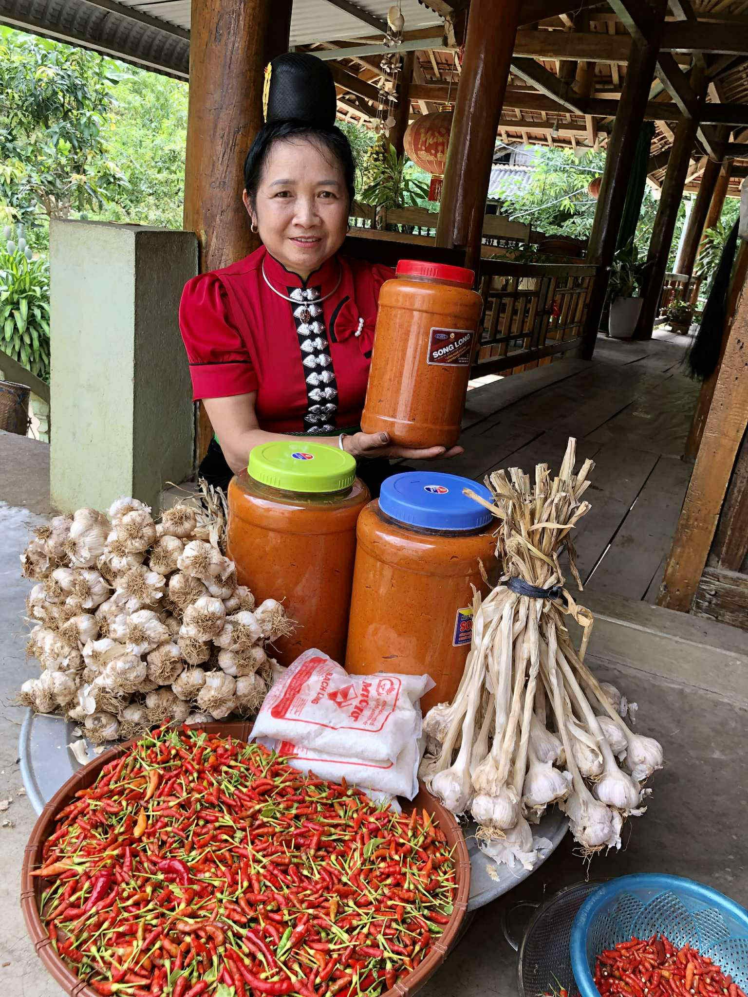 Đặc sản 'nặng mùi' ở Sơn La không phải ai cũng dám thử, ăn kèm rau rừng rất ngon - 1