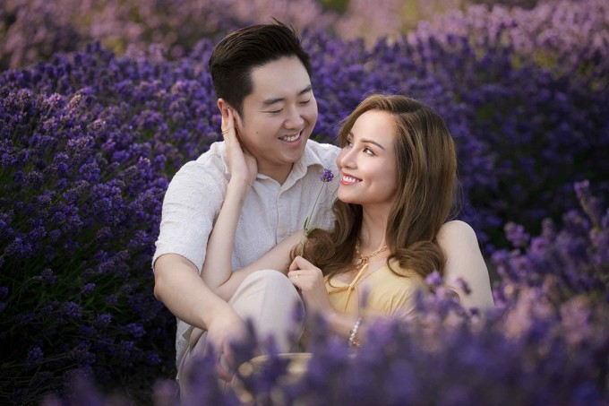 Vợ chồng hoa hậu thực hiện bộ ảnh kỷ niệm trong những tháng cô ở đầu thai kỳ. Ảnh: Nhân vật cung cấp