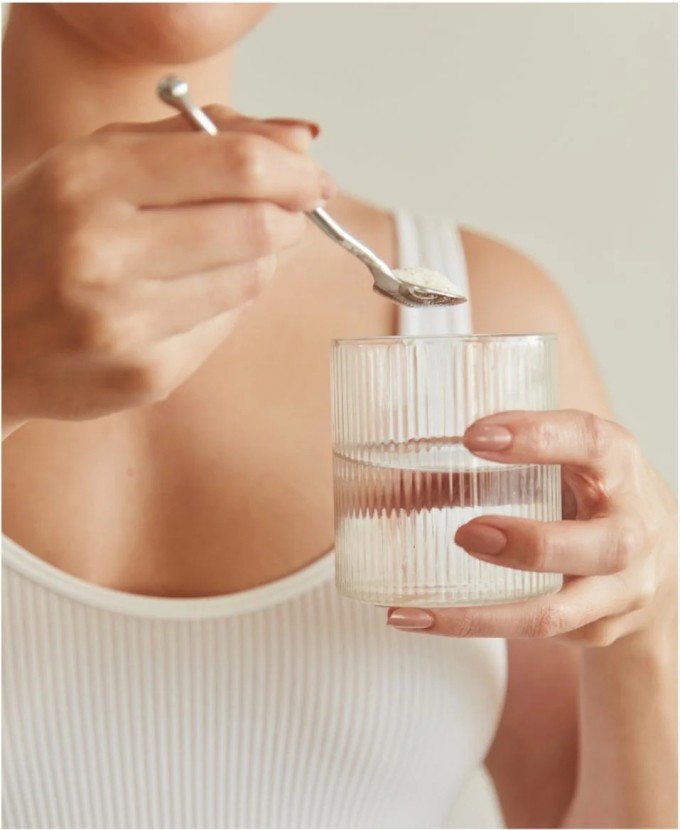 Chuyên gia nhận định không có bằng chứng nào cho thấy uống collagen hiệu quả hơn so với việc tiêu thụ protein thông qua chế độ ăn hàng ngày.