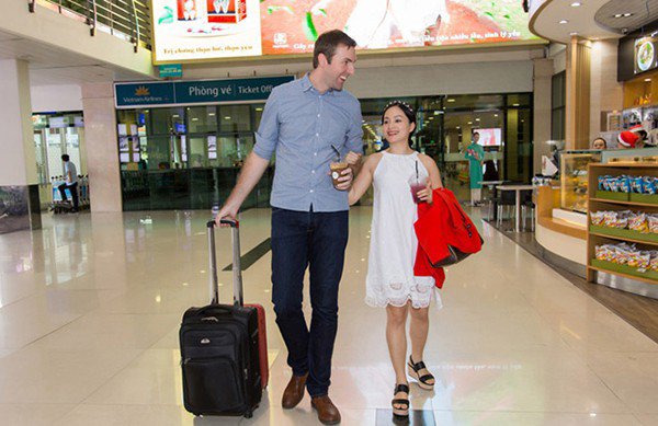 Lan Phương và chồng David Duffy (quốc tịch Anh).