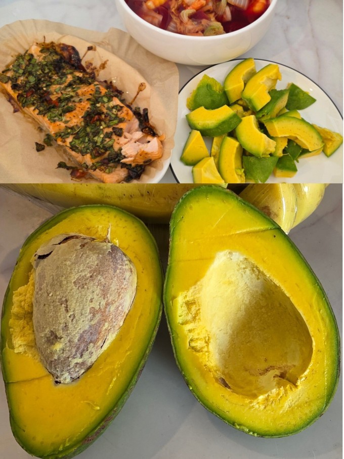 Trên trang cá nhân, H’Hen Niê thường khoe mâm cơm giản dị và những thực phẩm sạch được cha mẹ gửi từ quê xuống TP HCM cho con gái tẩm bổ.