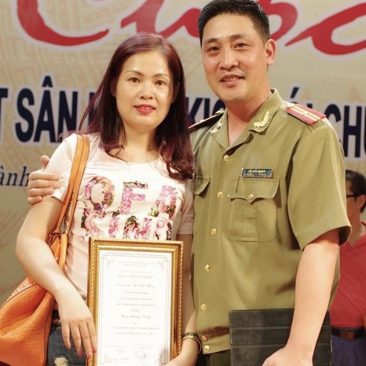 NSƯT Hồ Phong hiếm hoi khoe ảnh trong sắc phục công an nhân dân. 