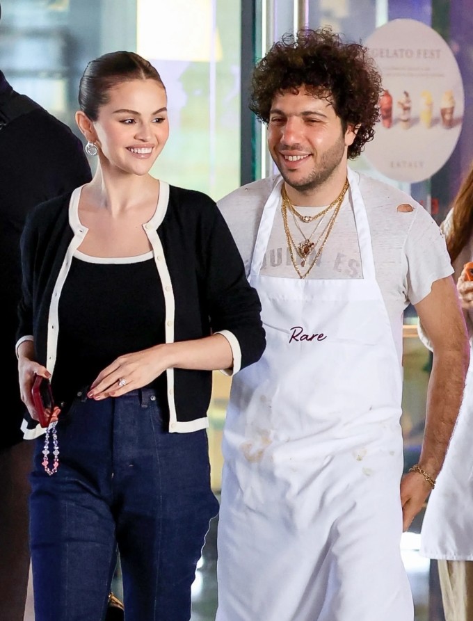 Selena Gomez và Benny Blanco ở buổi làm bánh hôm thứ Ba. Ảnh: Backgrid