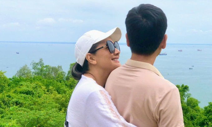 Kiều Trinh quấn quýt bạn trai mới. Ảnh: NVCC