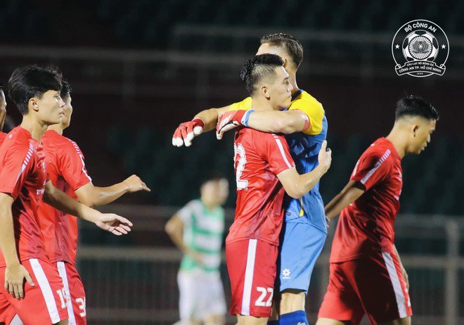 Tiến Linh (22) ghi bàn ngay trong ngày ra mắt CLB Công an TP.HCM
