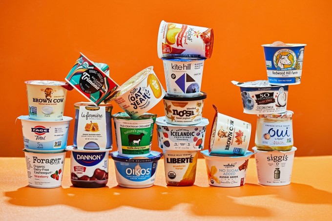 Sữa chua vị trái cây chứa lượng đường cao tương đương nước ngọt.