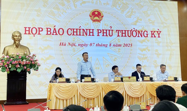Thứ trưởng Bộ Tài chính Nguyễn Đức Chi thông tin tại buổi họp báo.