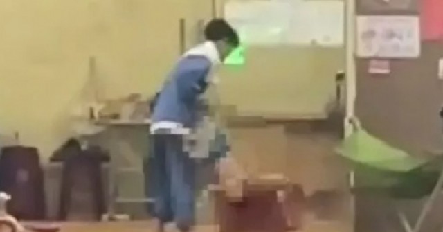 Vụ bé trai bị ném xuống nền bê tông: Người mẹ l...