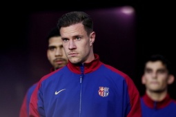 Tin mới nhất bóng đá sáng 8/8: Barcelona tước băng đội trưởng của Ter Stegen