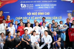Huyền thoại Manchester Reds trải nghiệm chăm sóc y tế hiện đại tại Bệnh viện Tâm Anh, giao lưu cùng người hâm mộ