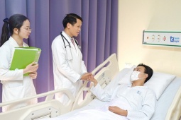 Những bệnh nhân đầu tiên tại Việt Nam thử nghiệm thuốc tiềm năng chữa ung thư của Mỹ có tín hiệu tốt