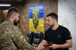 Tổng thống Ukraine thăm lực lượng giáp biên giới Nga, bàn bước đi tiếp theo