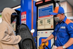 Giá xăng tiếp tục tăng, RON 95 chạm ngưỡng 20.000 đồng/lít