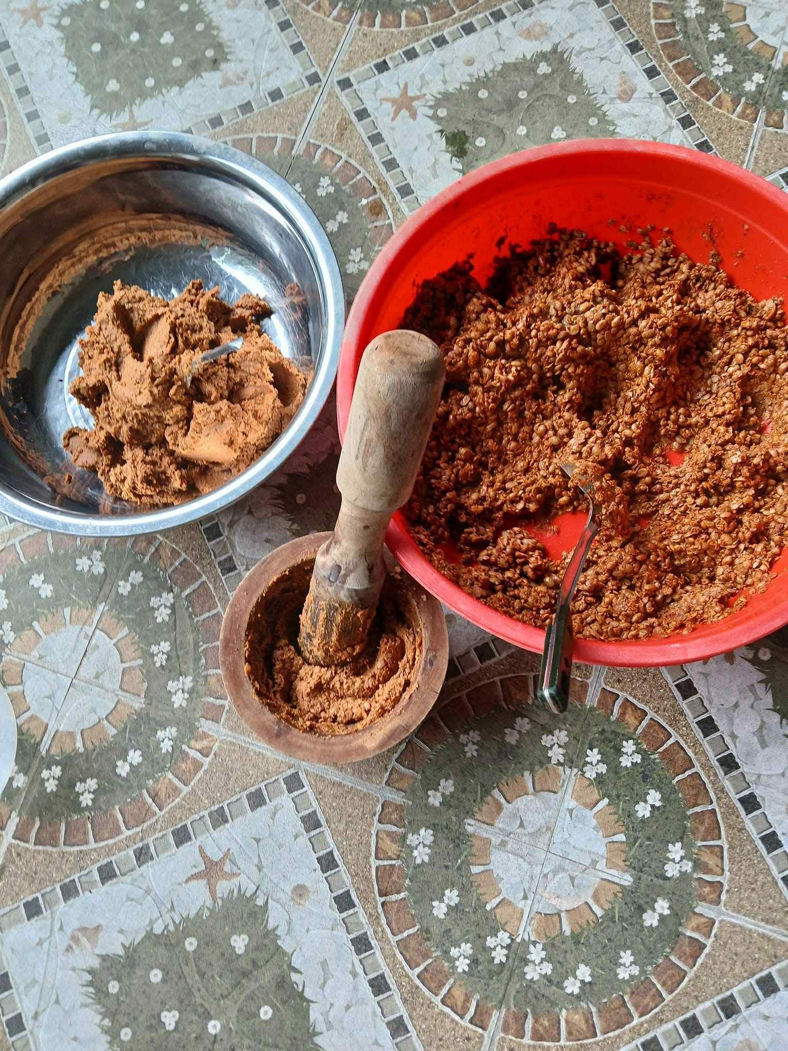 Đặc sản 'nặng mùi' ở Sơn La không phải ai cũng dám thử, ăn kèm rau rừng rất ngon - 3