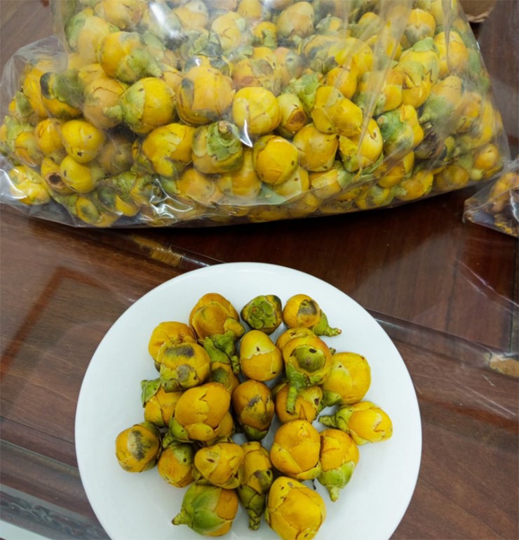 Trên thị trường, trà hoa vàng khô có giá vô cùng đắt đỏ. 1kg trà hoa vàng khô được trồng tại Ba Chẽ, Quảng Ninh có giá tới 15 triệu đồng/kg.
