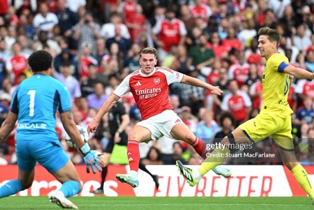 Báo động Arsenal lại thua: Gyokeres "đói" bóng, hàng thủ như mơ ngủ