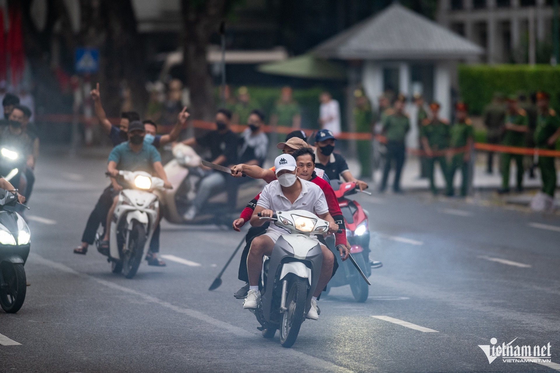 Công an Hà Nội tổng duyệt &#39;Ngày hội vì Thủ đô bình yên&#39; lúc tờ mờ sáng - 17