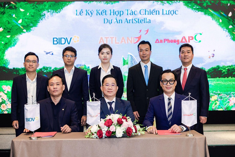 ArtStella được hợp lực phát triển bởi các đối tác giàu tiềm lực. Ảnh: Đại diện&nbsp; lãnh đạo chủ đầu tư ATTLand ký kết hợp tác chiến lược cùng Tập đoàn An Phong và ngân hàng BIDV
