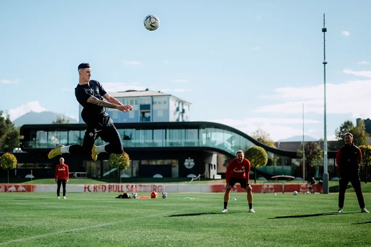 MU sắp có Sesko: "Quái vật" 1m95 sức bật kinh hoàng & chế độ ăn "siêu nhân" - 4