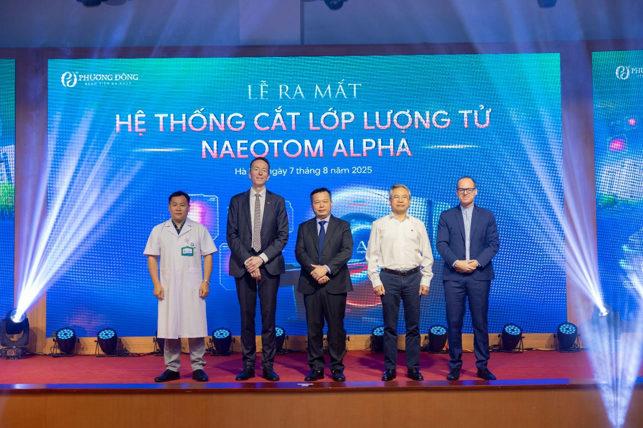 Lễ công bố ra mắt và đưa vào sử dụng hệ thống cắt lớp lượng tử NAEOTOM Alpha trị giá 120 tỷ