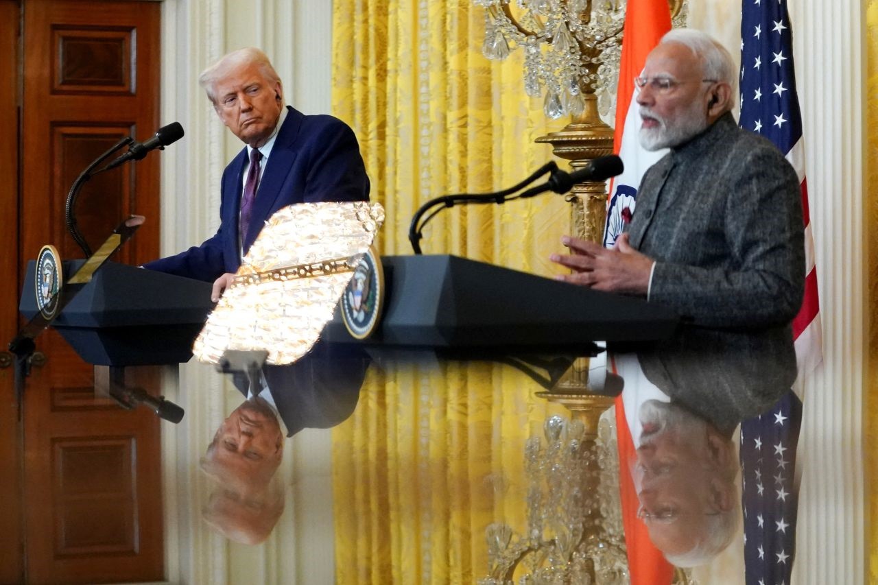 Thủ tướng Ấn Độ Narendra Modi và Tổng thống Mỹ Trump trong một cuộc gặp (ảnh: Reuters)