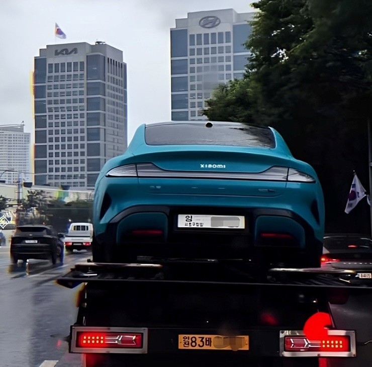 Xiaomi SU7 Ultra được bắt gặp vận chuyển tới trụ sở của Hyundai tại Seoul.