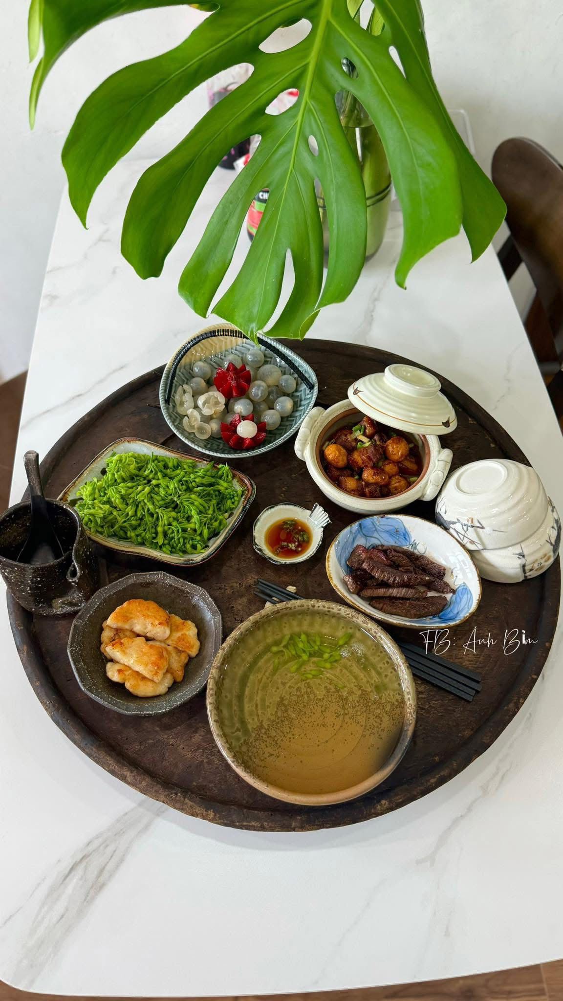 Thịt kho trứng - Chả mực - Hoa thiên lý luộc - Thịt bò nướng