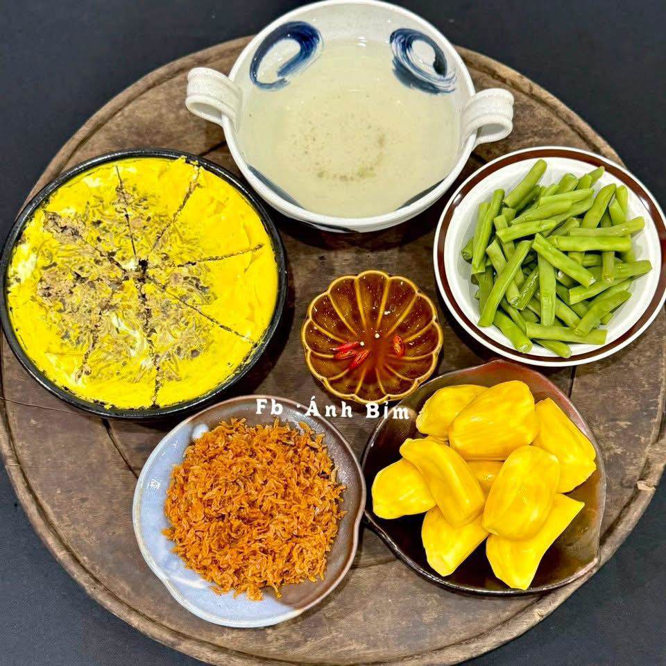 Tép khô rang - Đỗ luộc - Chả trứng thịt hấp - Mít tráng miệng