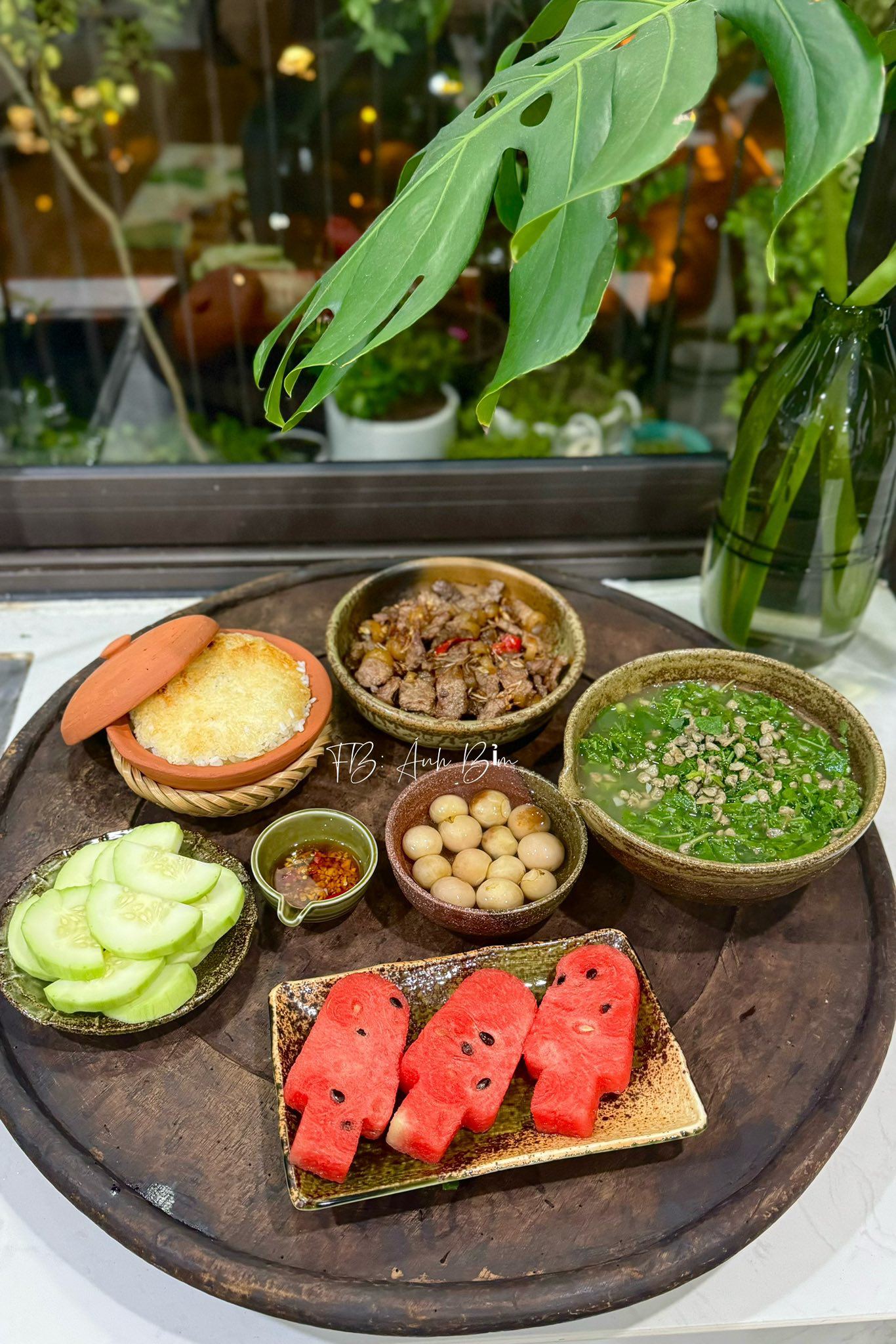 Dưa hấu - Cà muối - Dưa mèo - Thịt bê xào sả ớt - Canh hến nấu rau bí