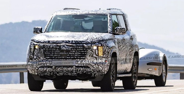 Mitsubishi Pajero đời mới chạy thử trong lớp ngụy trang. Ảnh: Carscoops