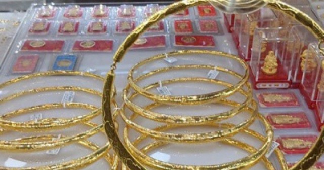 Giá vàng hôm nay, 7-8: Tiếp tục nóng lên nhờ th...