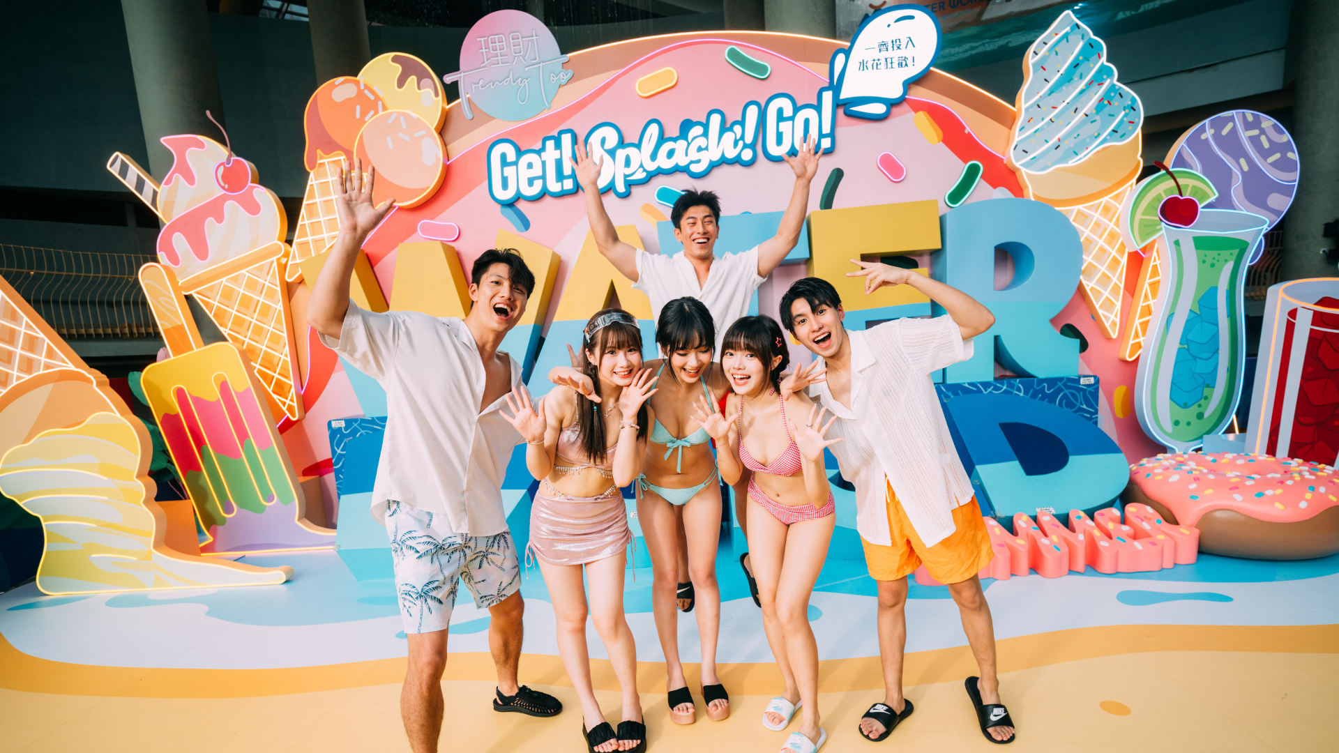 Bạn có thể vừa quẩy tới bến, vừa gom cả album ảnh chất lừ tại Water World.