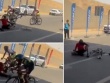 VĐV trả giá đắt vì ăn mừng sớm: Vừa bị ngã, vừa bị đối thủ đâm vào người