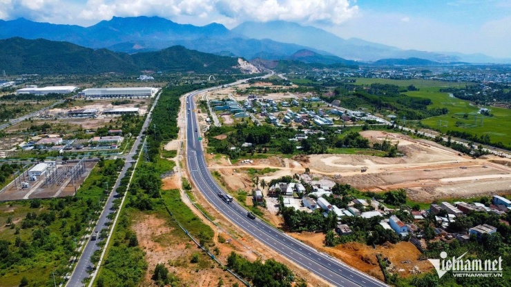 Dự án cao tốc Hoà Liên - Túy Loan dài 11,5km, thuộc địa phận TP Đà Nẵng, tổng mức đầu tư hơn 2.100 tỷ đồng.