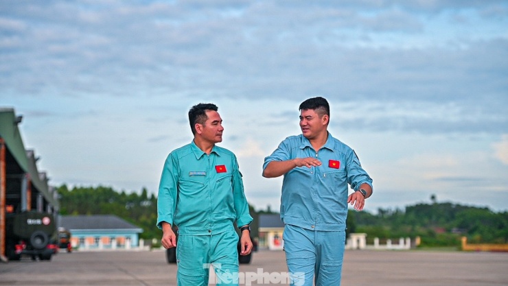 Một ngày huấn luyện của đội hình máy bay chiến đấu tham gia sự kiện A80 - 6