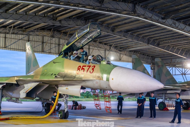 Một ngày huấn luyện của đội hình máy bay chiến đấu tham gia sự kiện A80 - 2