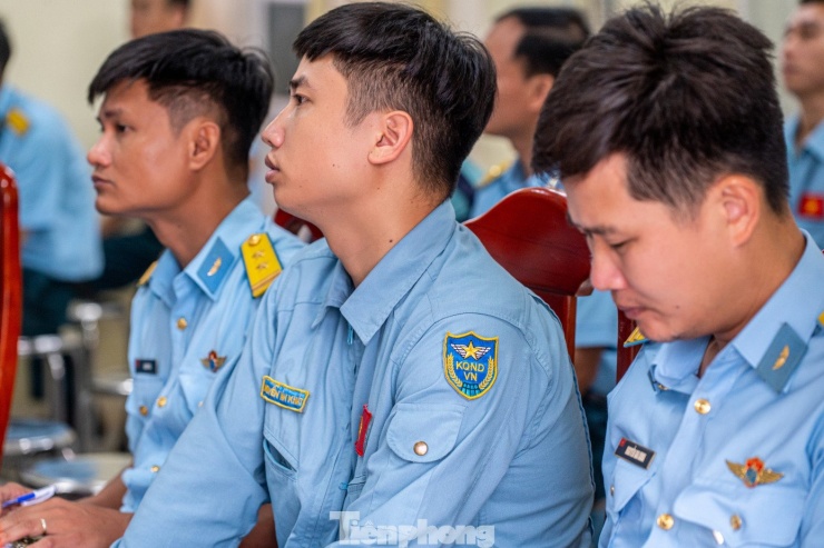 Sau khi bay đo đạc, tất cả chỉ số về thời tiết, các thành phần gồm lực lượng hỗ trợ mặt đất và phi công đều nắm chắc số liệu bay, đường bay, làm tốt công tác hiệp đồng giữa phi công với chỉ huy bay và các máy bay.