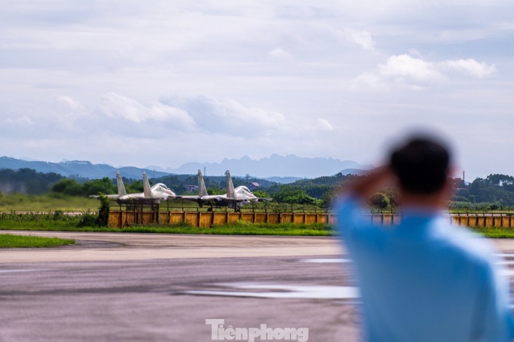 Một ngày huấn luyện của đội hình máy bay chiến đấu tham gia sự kiện A80 - 12