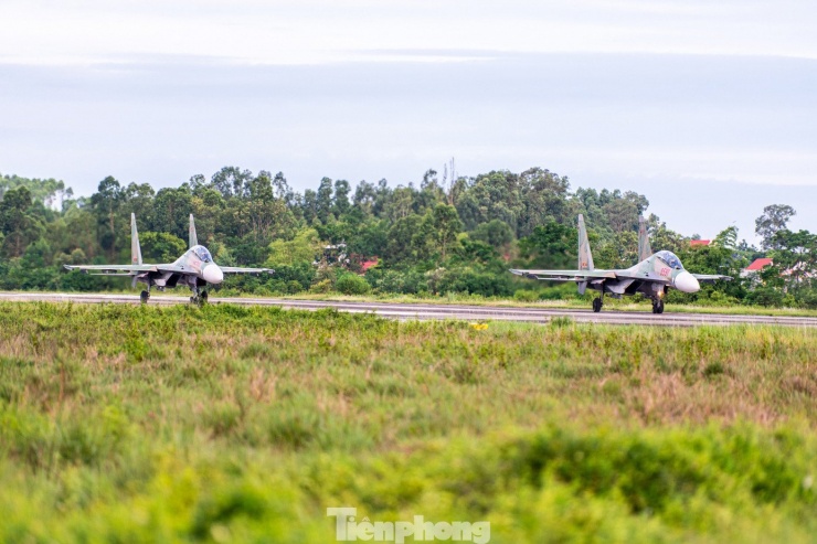 Một ngày huấn luyện của đội hình máy bay chiến đấu tham gia sự kiện A80 - 15