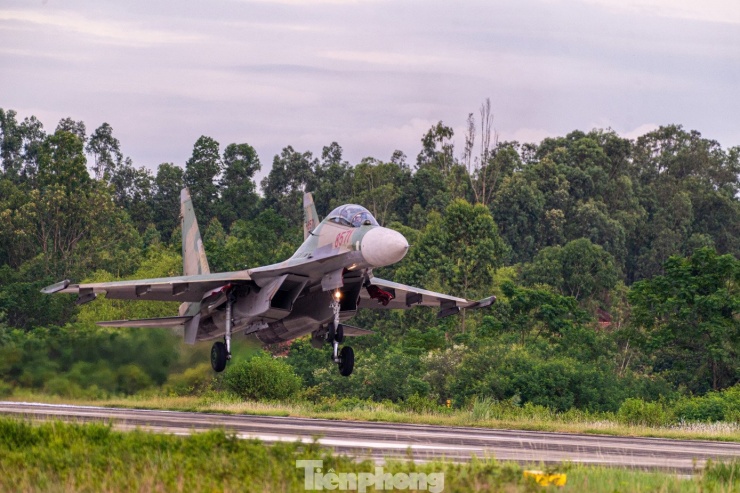 Một ngày huấn luyện của đội hình máy bay chiến đấu tham gia sự kiện A80 - 13