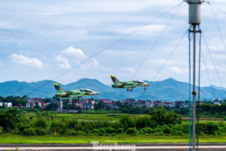 Ngoài Su-30MK2, những chiếc máy bay Yak-130 và L39-NG cũng tham gia luyện tập để sẵn sàng bay cho sự kiện A80.