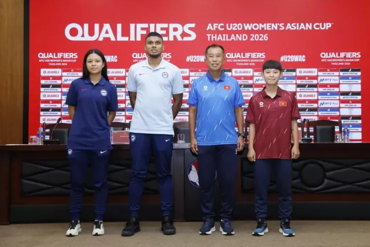 HLV Okiyama và đội trưởng Hoàng Vân quyết tâm giành vé chơi vòng chung kết U-20 châu Á. Ảnh: CCT.