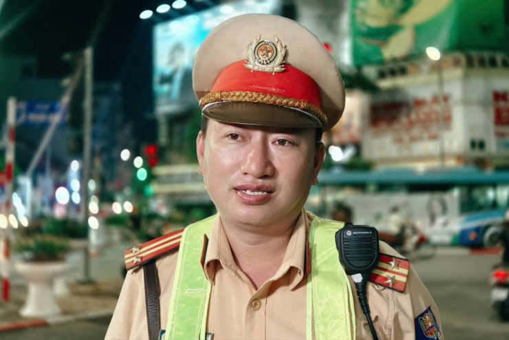 Trung tá Nguyễn Hồng Thanh - cán bộ Đội CSGT đường bộ số 4.