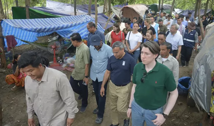 Phái đoàn Nga đến thăm các trại tị nạn tại 2 tỉnh Oddar Meanchey và Siem Reap (Campuchia) trong tuần này. Ảnh: KHMER TIMES