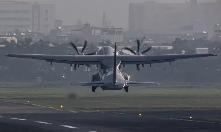 Đây là lần đầu tiên sau 40 năm, đội hình máy bay vận tải của không quân Việt Nam bay biểu diễn trên bầu trời Hà Nội dịp Quốc khánh 2-9. Ảnh: VŨ QUANG ANH